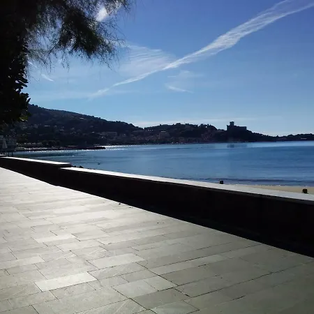 Chiara *